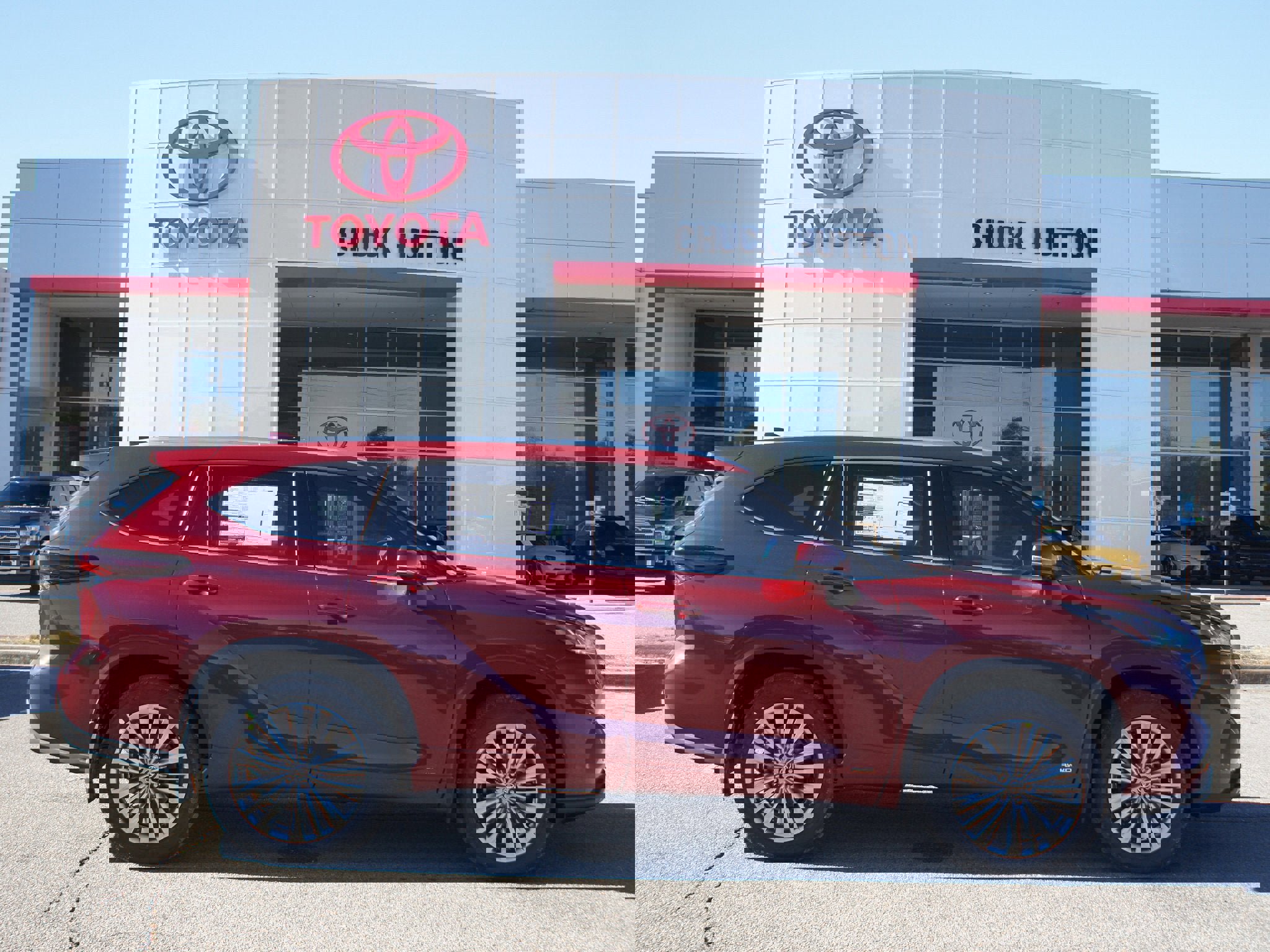 Used 2026 Toyota Highlander Platinum image 1