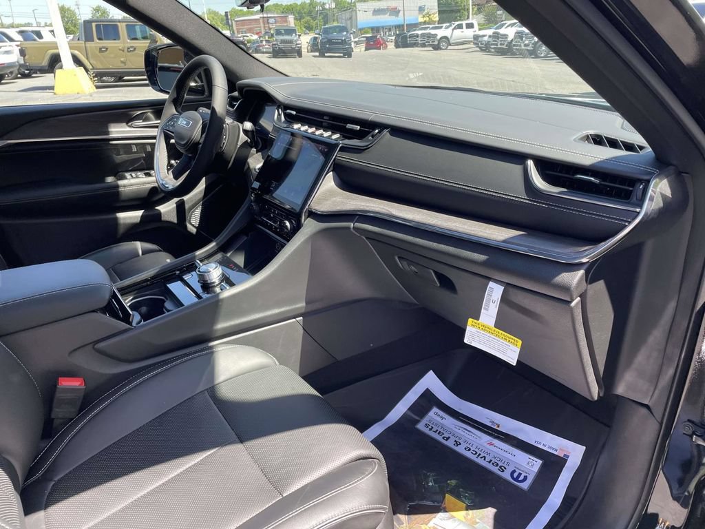 New 2025 Jeep Grand Cherokee L Overland w/ Luxury Tech Group IV AWD/4WD image 14