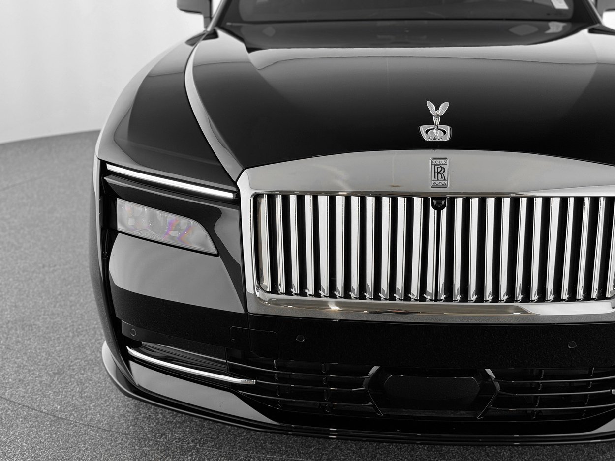 Used 2024 Rolls-Royce Spectre image 42