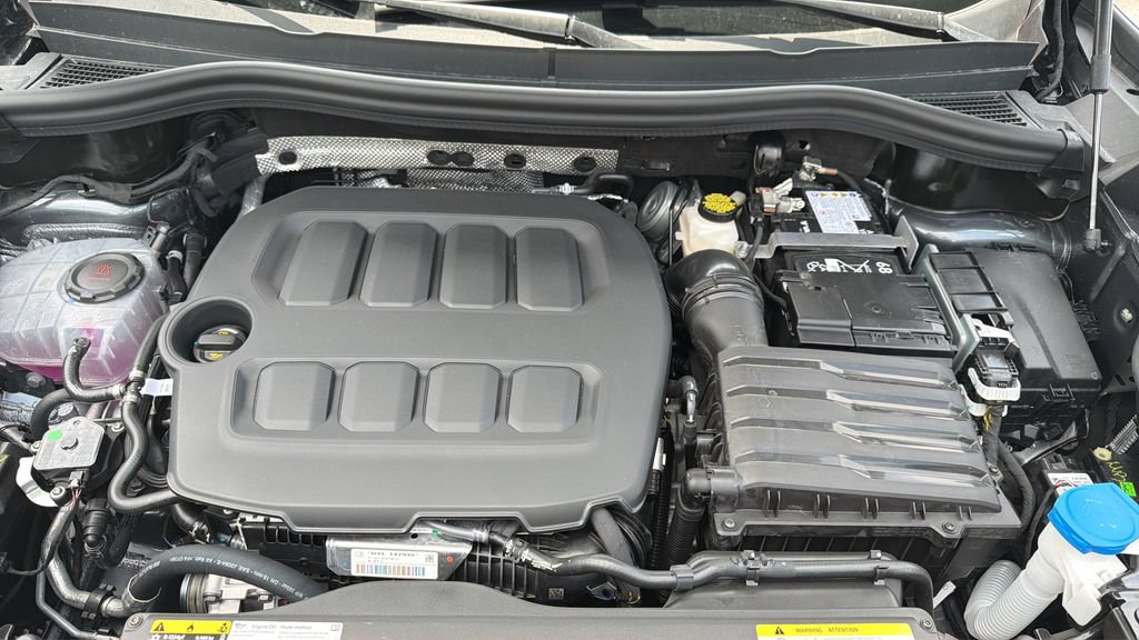 New 2026 Volkswagen Tiguan SE FWD image 28