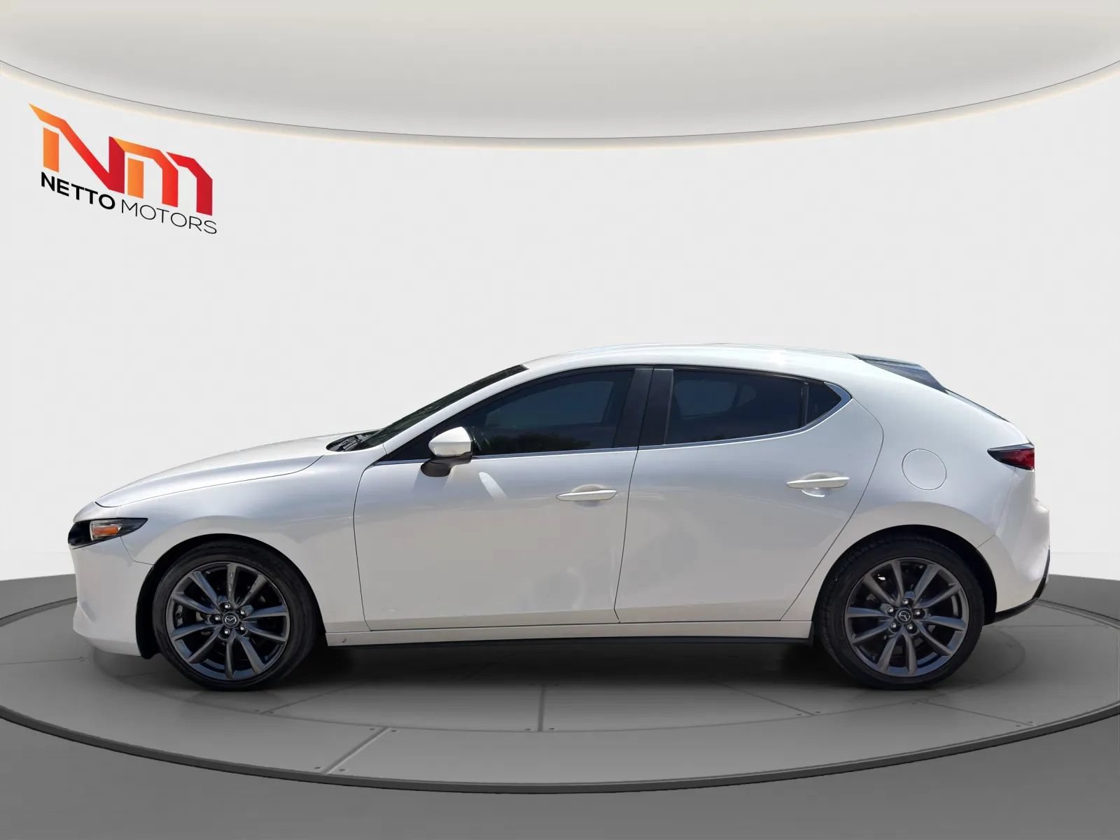 Used 2020 MAZDA MAZDA3 Hatchback FWD image 2