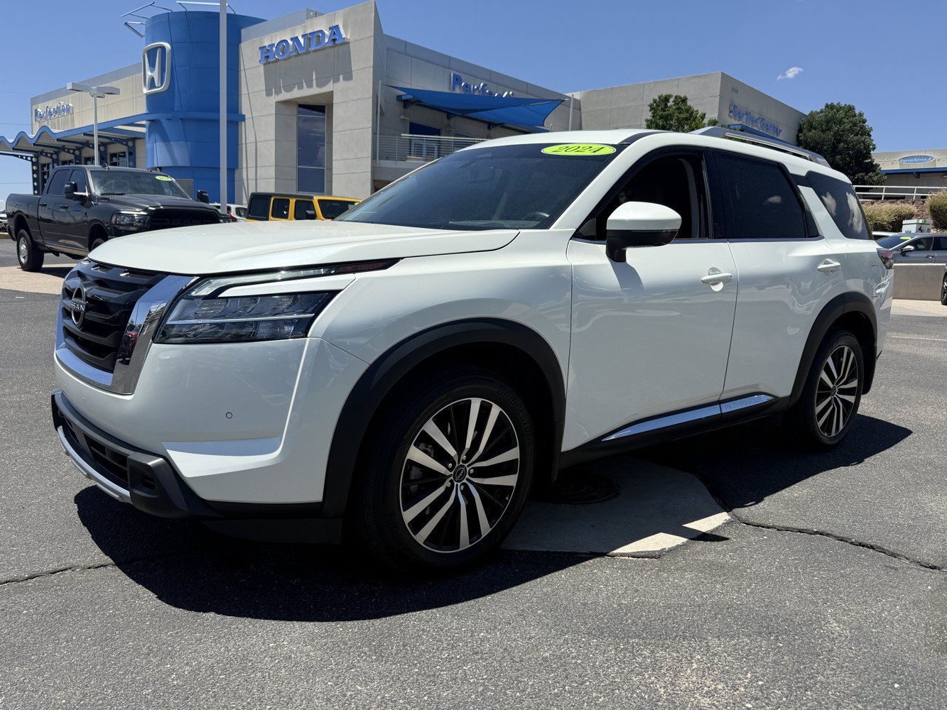 Used 2024 Nissan Pathfinder Platinum AWD/4WD image 9