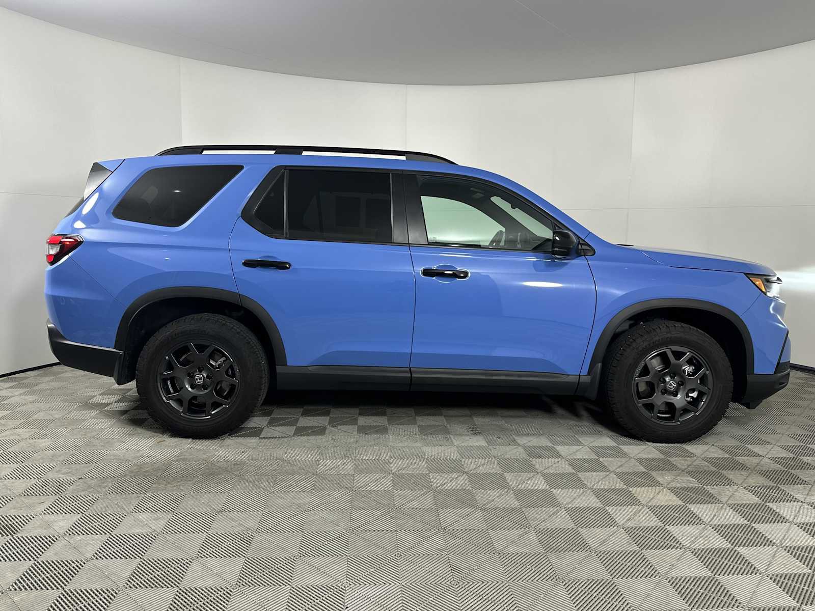 Used 2025 Honda Pilot TrailSport image 9