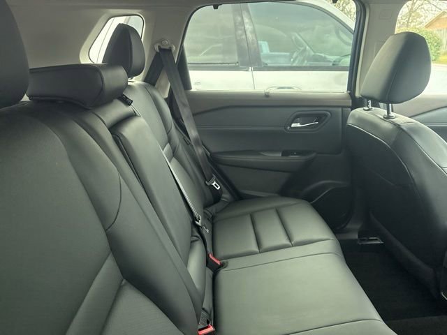 Used 2023 Nissan Rogue SV w/ SV Premium B Package image 15