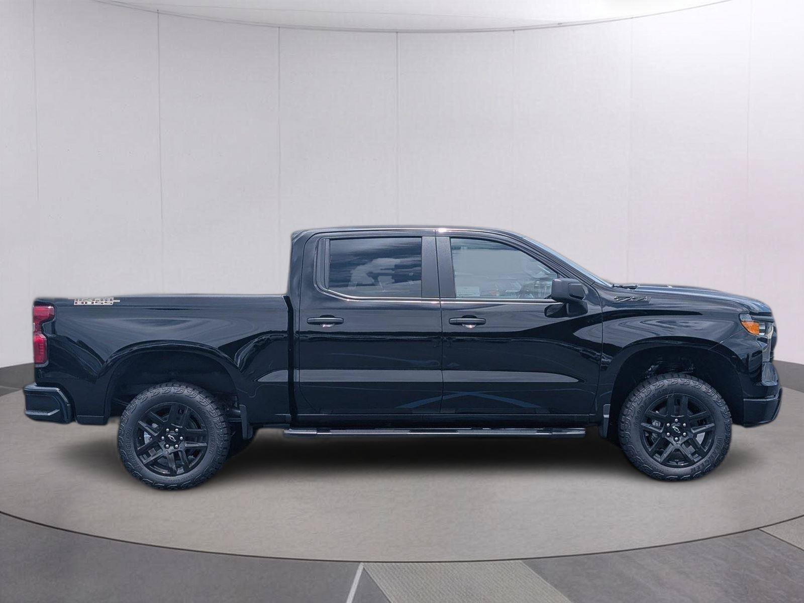 New 2026 Chevrolet Silverado 1500 Custom Trail Boss w/ LPO, Dark Essentials Package AWD/4WD image 8