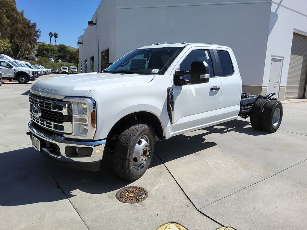 New 2026 Ford F350 XL w/ XL Chrome Package image 3