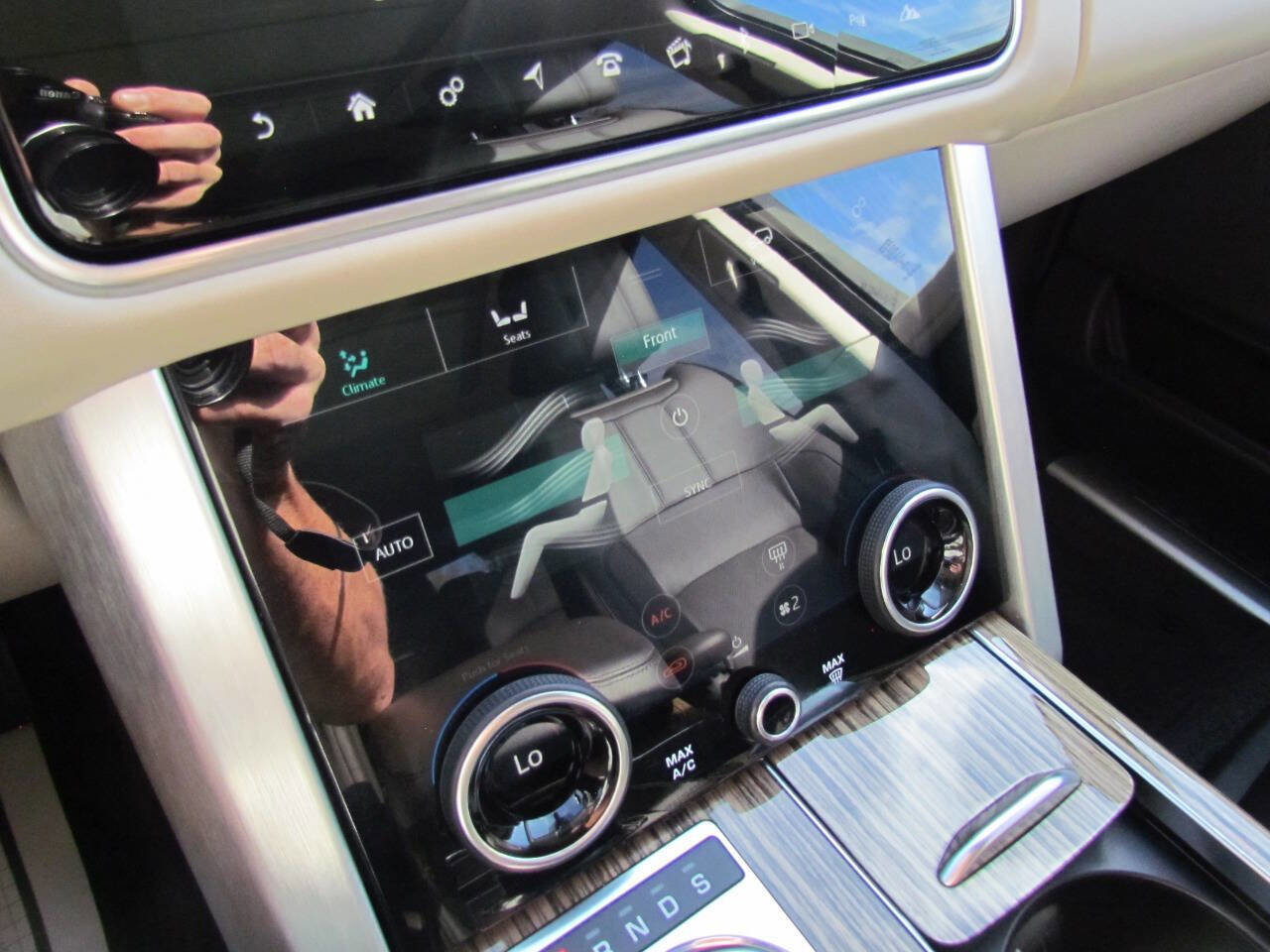 Used 2018 Land Rover Range Rover Supercharged image 23