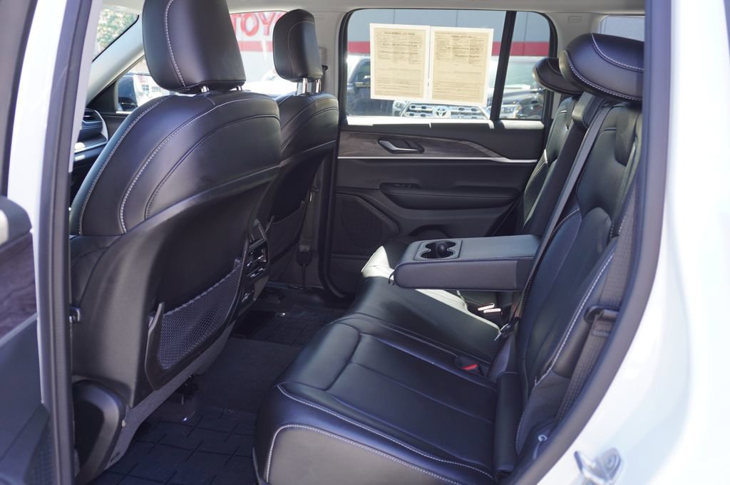 Used 2023 Jeep Grand Cherokee Limited image 6