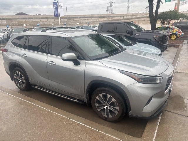 Used 2021 Toyota Highlander XLE