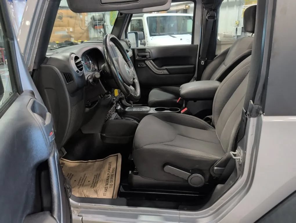 Used 2015 Jeep Wrangler Sport w/ Quick Order Package 24S AWD/4WD image 11