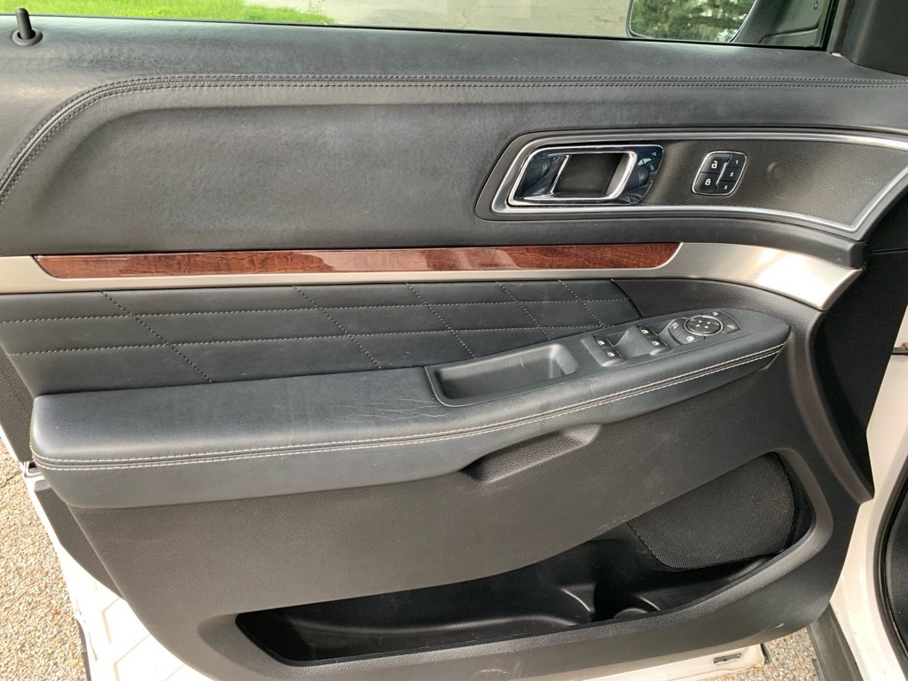 Used 2018 Ford Explorer Platinum image 12