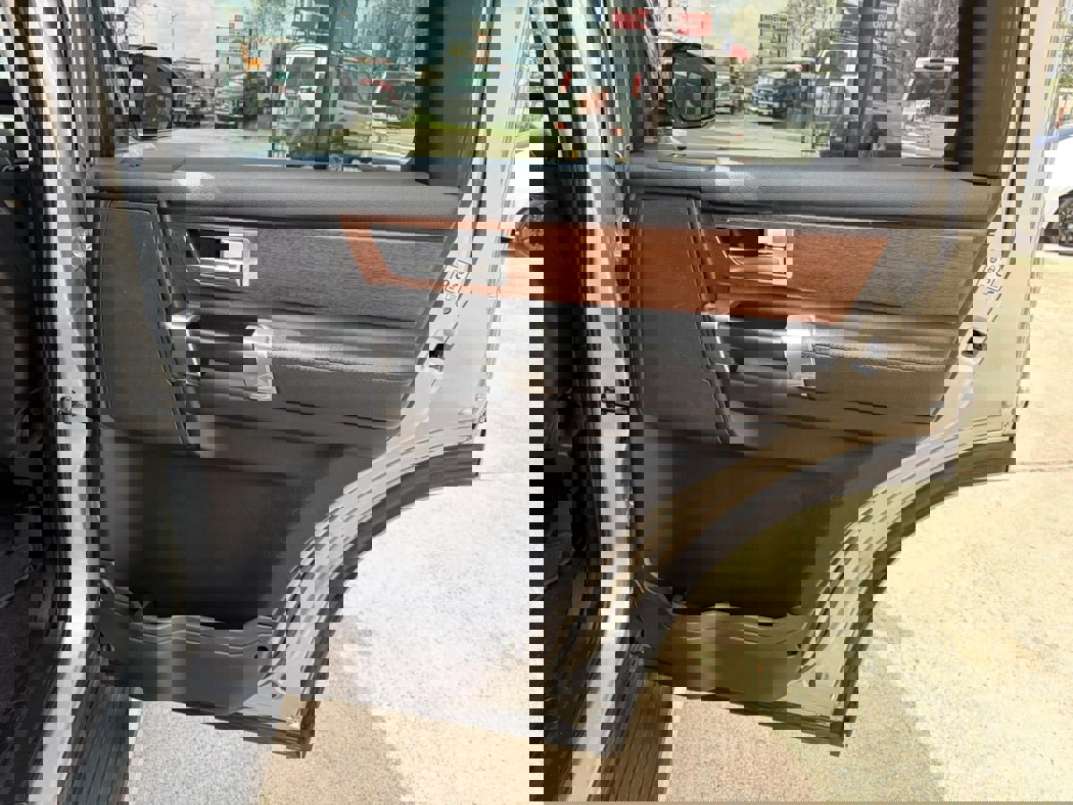 Used 2016 Land Rover LR4 image 18