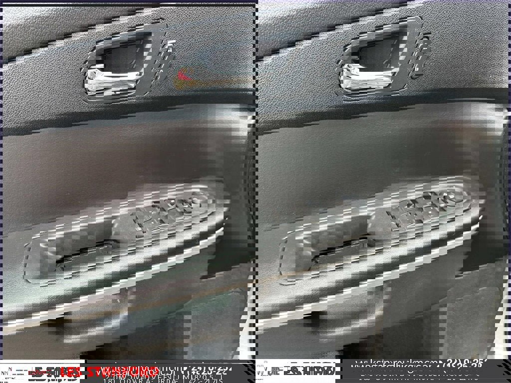 Used 2011 GMC Acadia SLE image 17