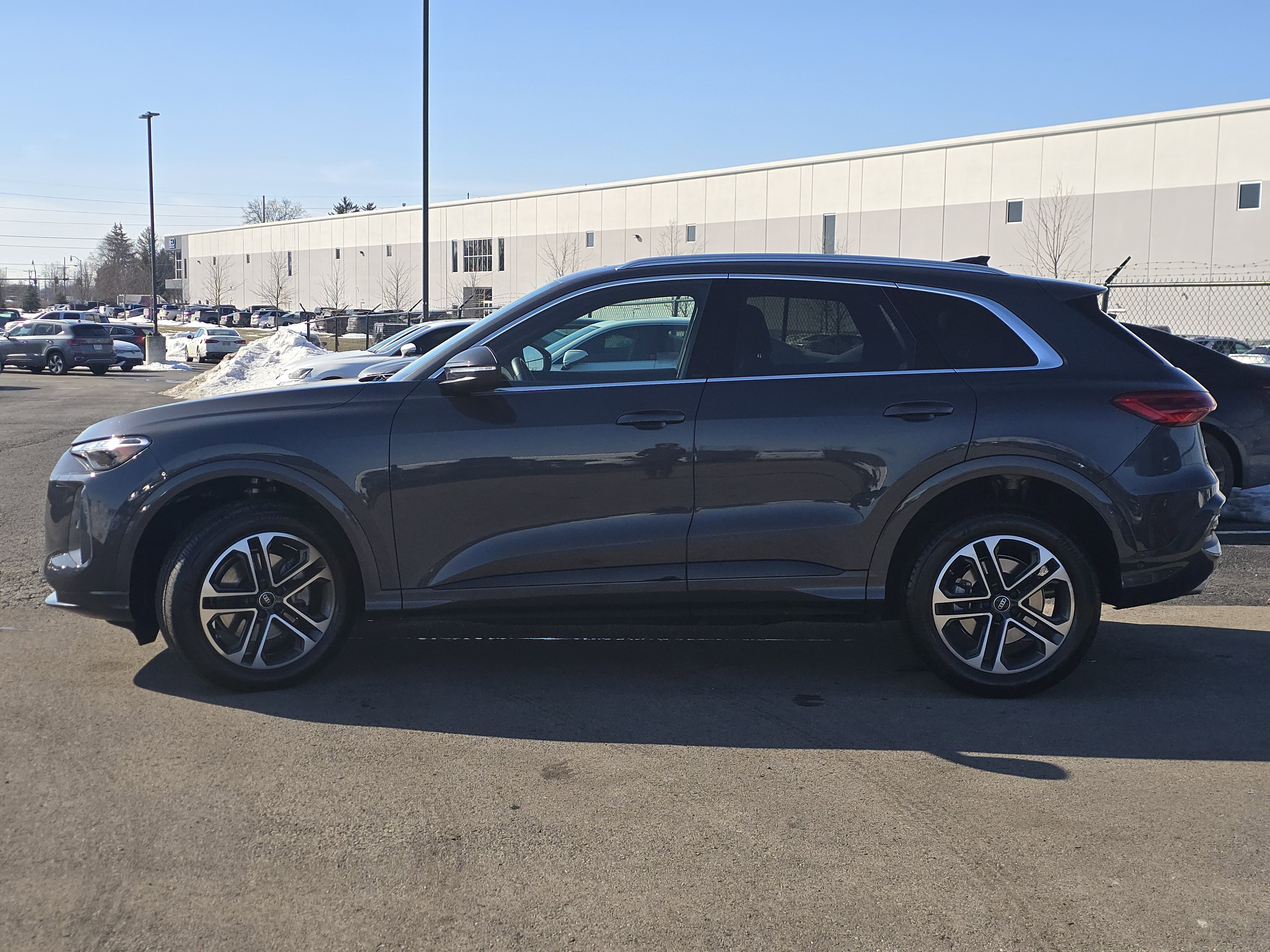 Certified 2025 Audi Q5 Premium w/ Convenience Package image 4