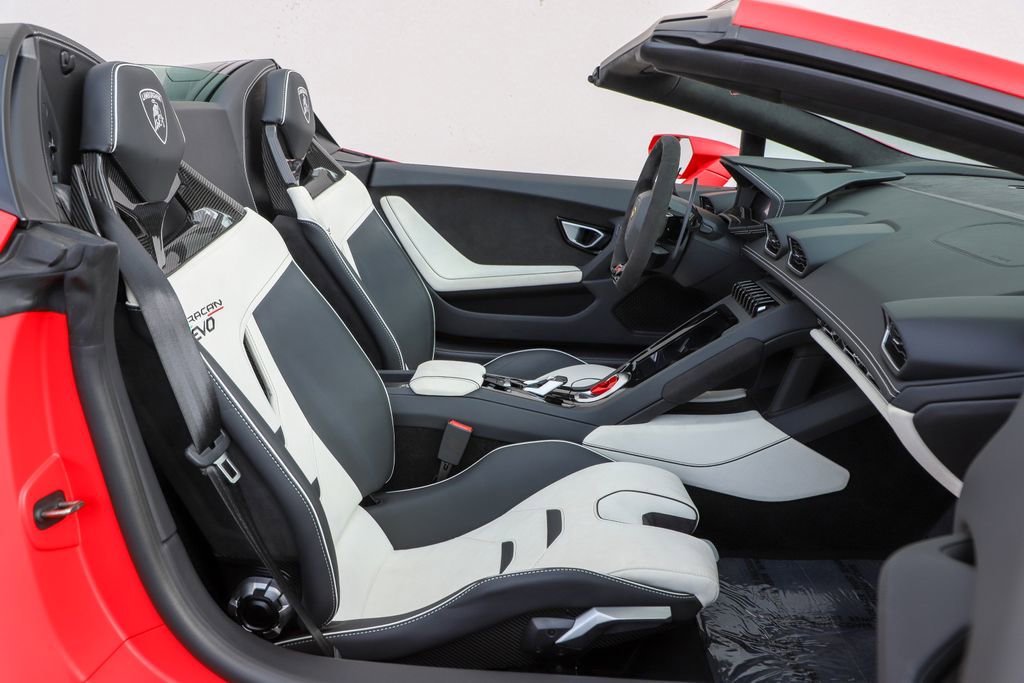 Used 2024 Lamborghini Huracan EVO AWD/4WD image 32
