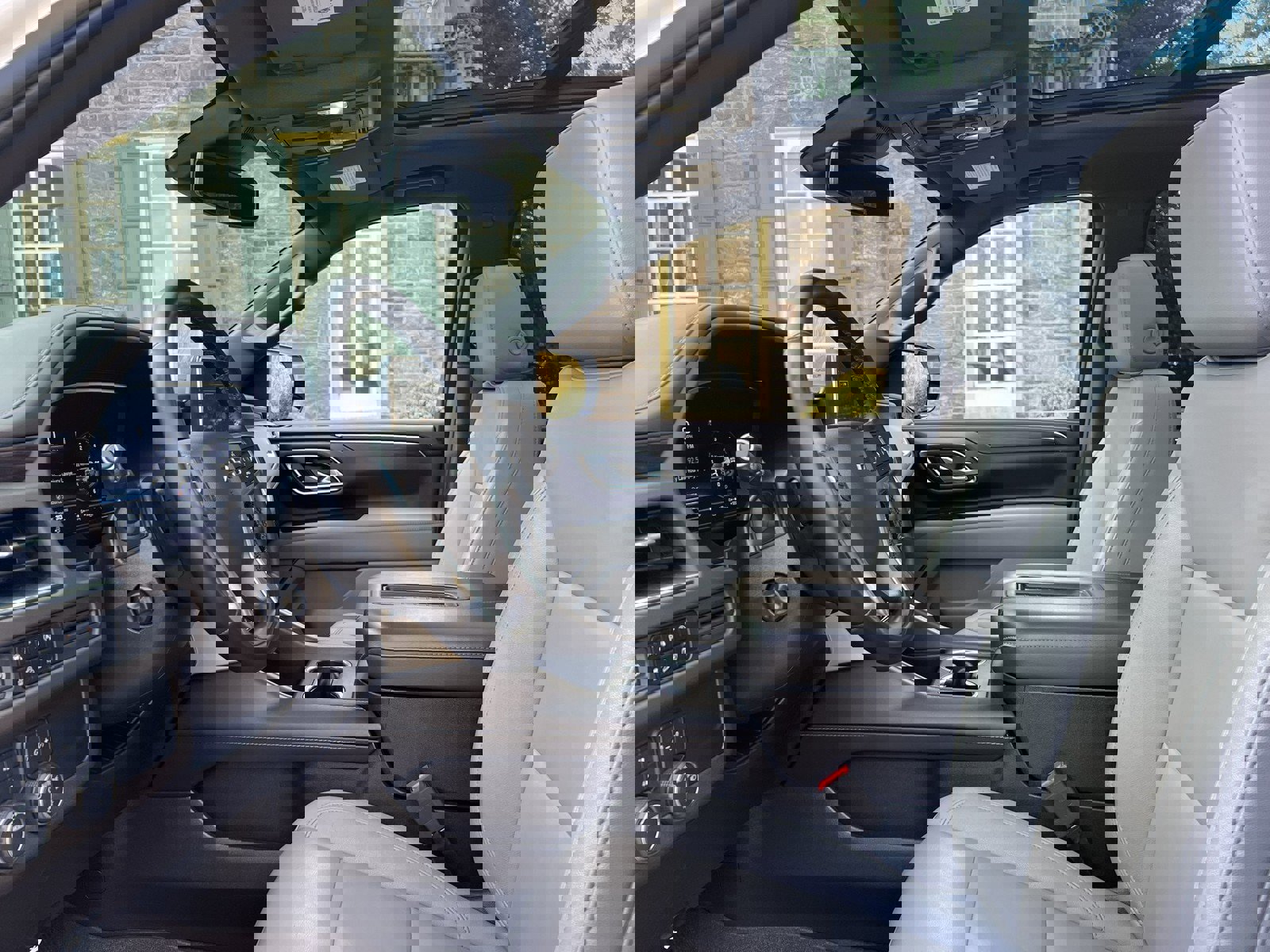 Used 2023 Chevrolet Suburban Z71 w/ Luxury Package image 16