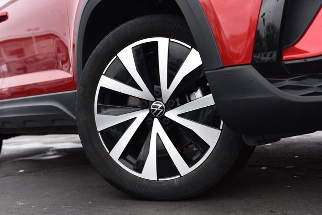 Certified 2023 Volkswagen Taos SE w/ Panoramic Sunroof Package image 3