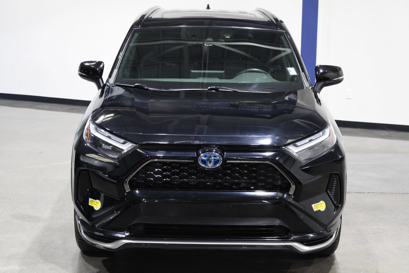 Used 2022 Toyota RAV4 SE w/ Weather & Moonroof Package AWD/4WD image 7