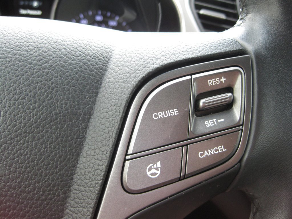 Used 2015 Hyundai Santa Fe GLS w/ Option Group 03 FWD image 18