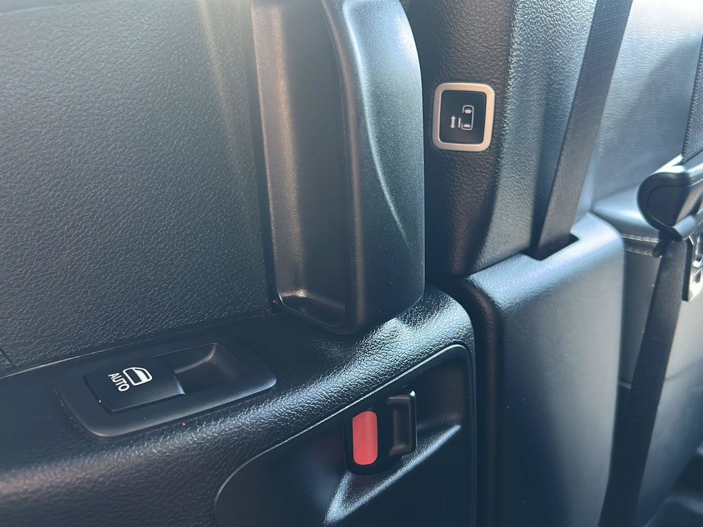 Used 2025 Chrysler Pacifica Select FWD image 19