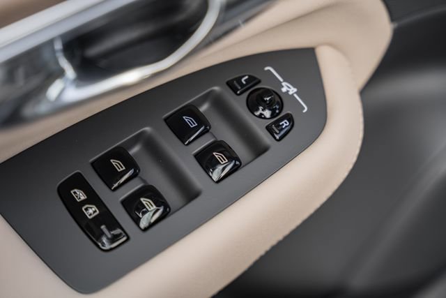 New 2026 Volvo XC90 T8 Plus w/ Protection Package Premier image 40