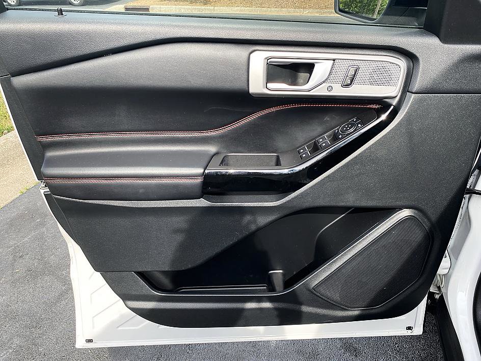 Used 2023 Ford Explorer ST-Line w/ Class IV Trailer Tow Package image 9