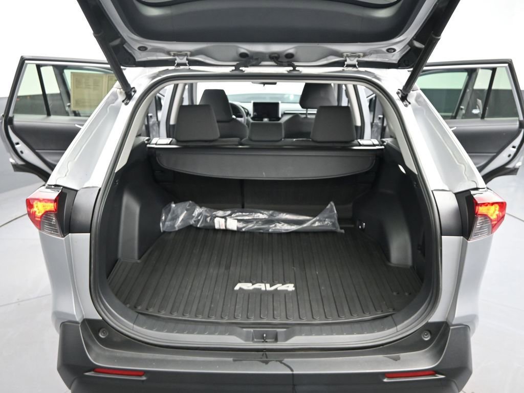 Used 2023 Toyota RAV4 XLE w/ Convenience Package image 11