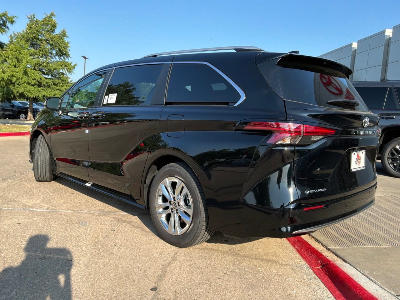 New 2026 Toyota Sienna Limited AWD/4WD image 7