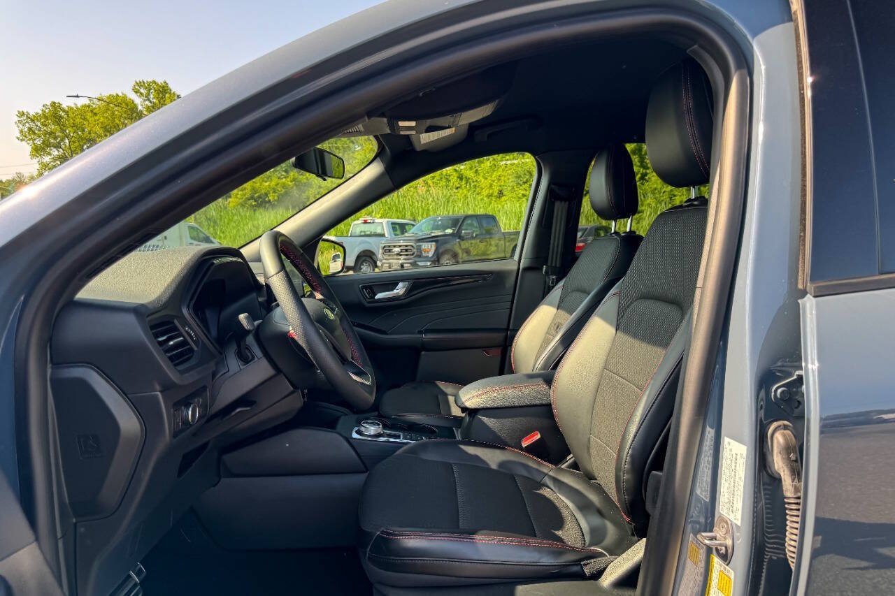 Used 2023 Ford Escape ST-Line w/ Tech Pack #1 AWD/4WD image 20