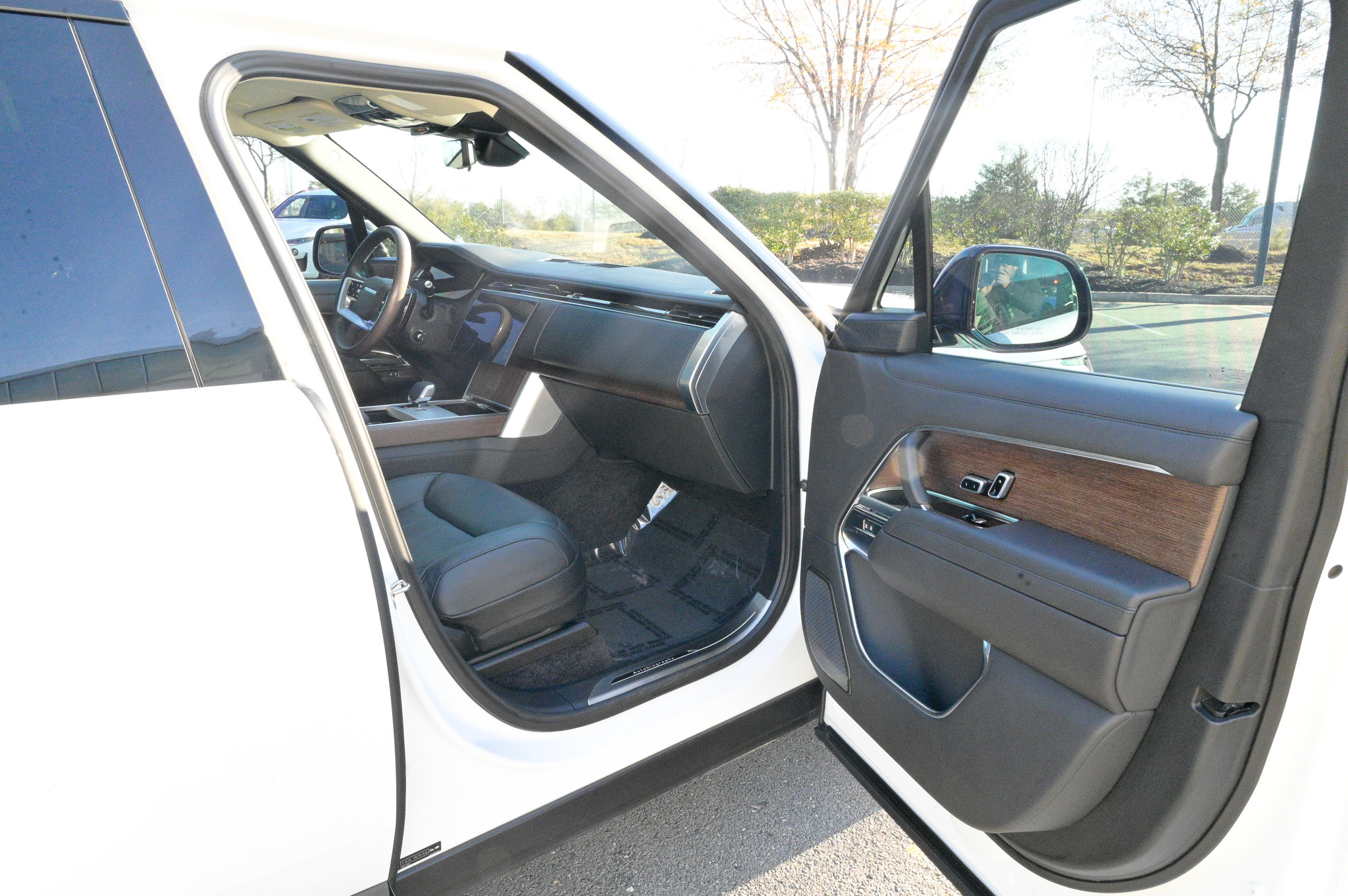 Used 2025 Land Rover Range Rover Long Wheelbase Autobiography image 51