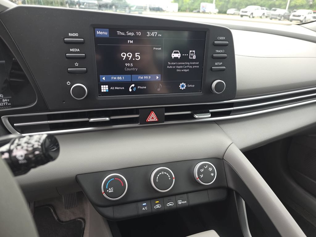 Used 2023 Hyundai Elantra SE FWD image 23