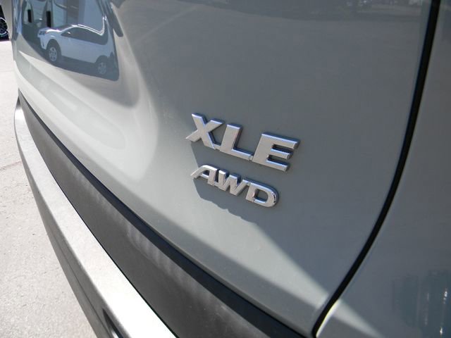 Used 2019 Toyota RAV4 XLE AWD/4WD image 8