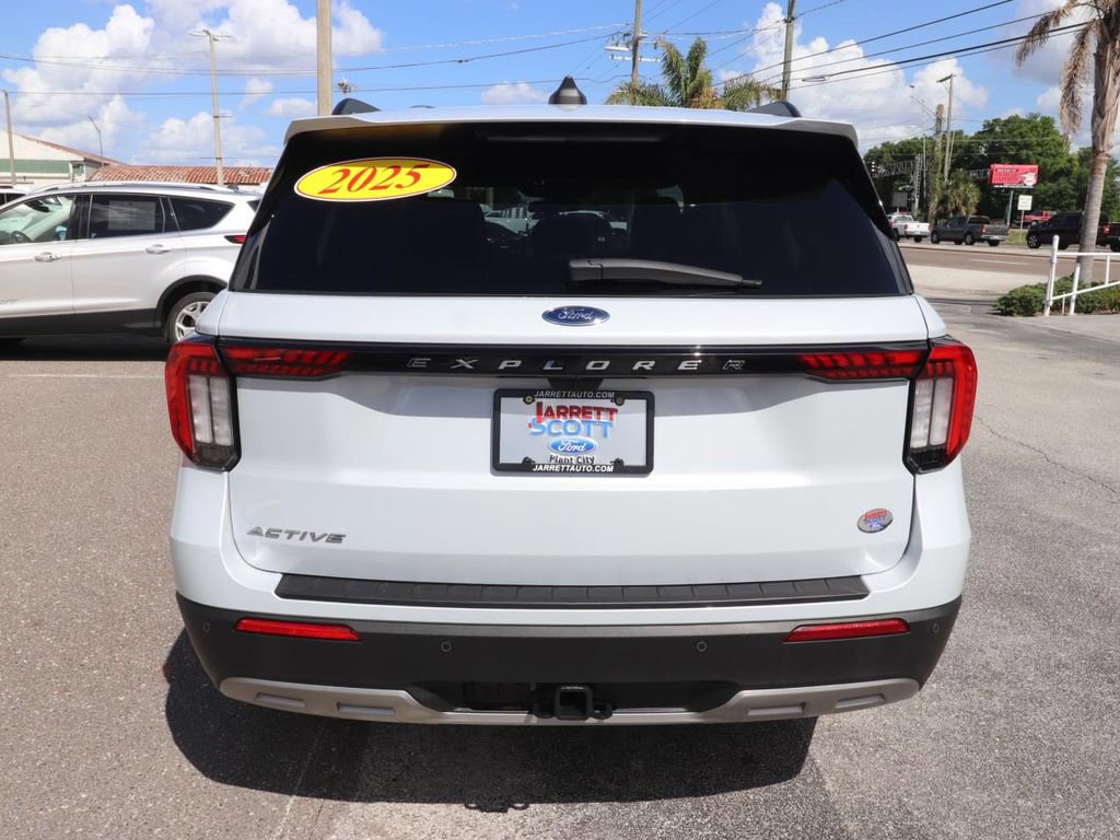 Certified 2025 Ford Explorer Active w/ Active Comfort Package RWD image 12