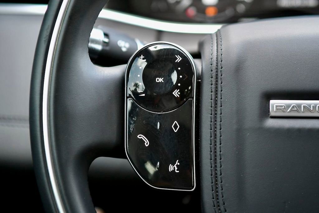 Used 2020 Land Rover Range Rover Evoque SE image 45