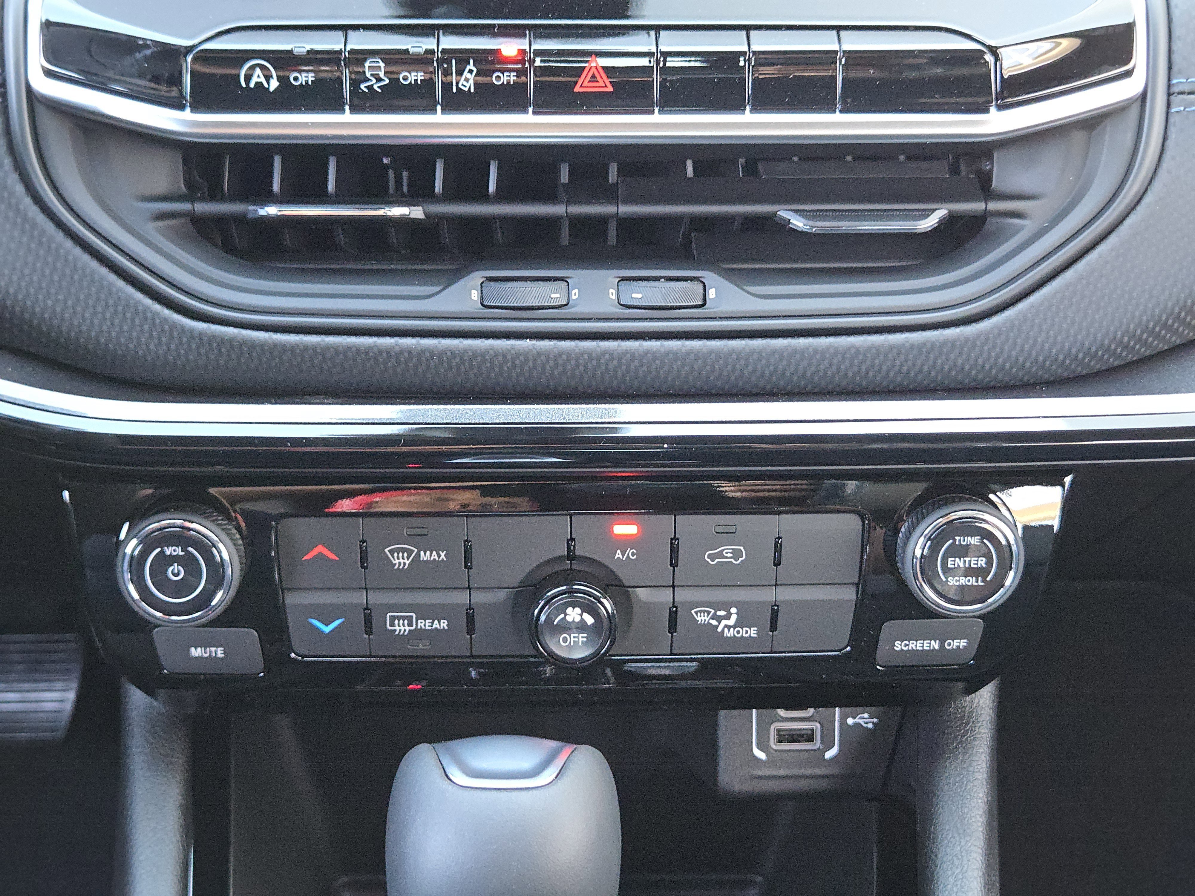 New 2026 Jeep Compass Latitude AWD/4WD image 16