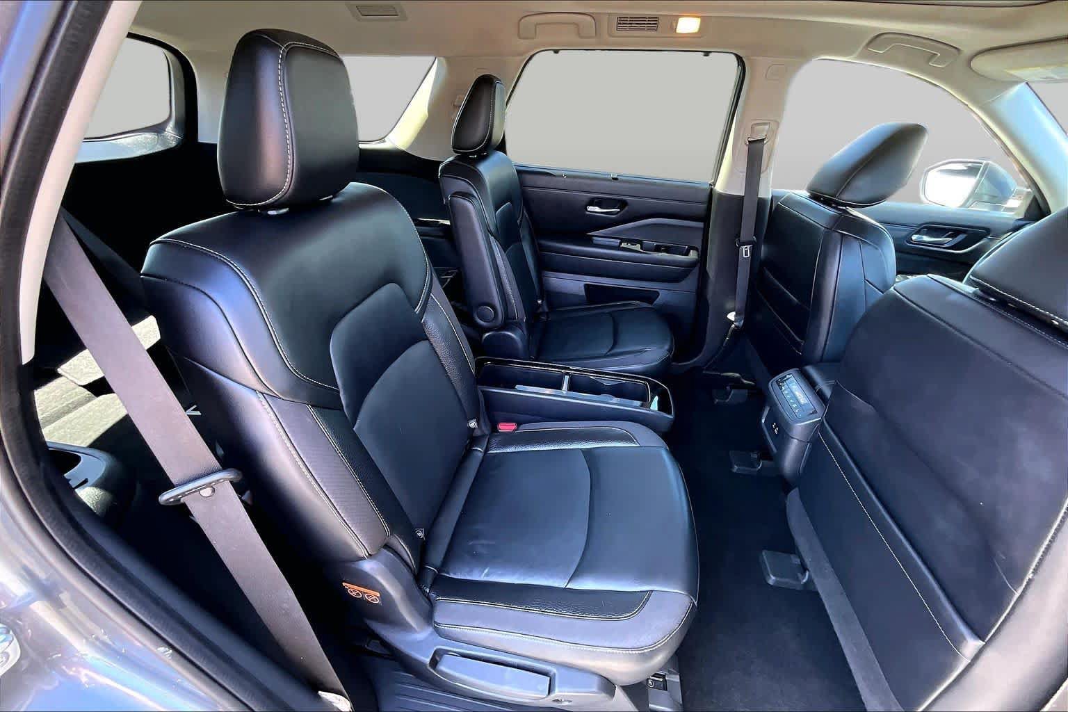 Used 2022 Nissan Pathfinder SL w/ SL Premium Package FWD image 19