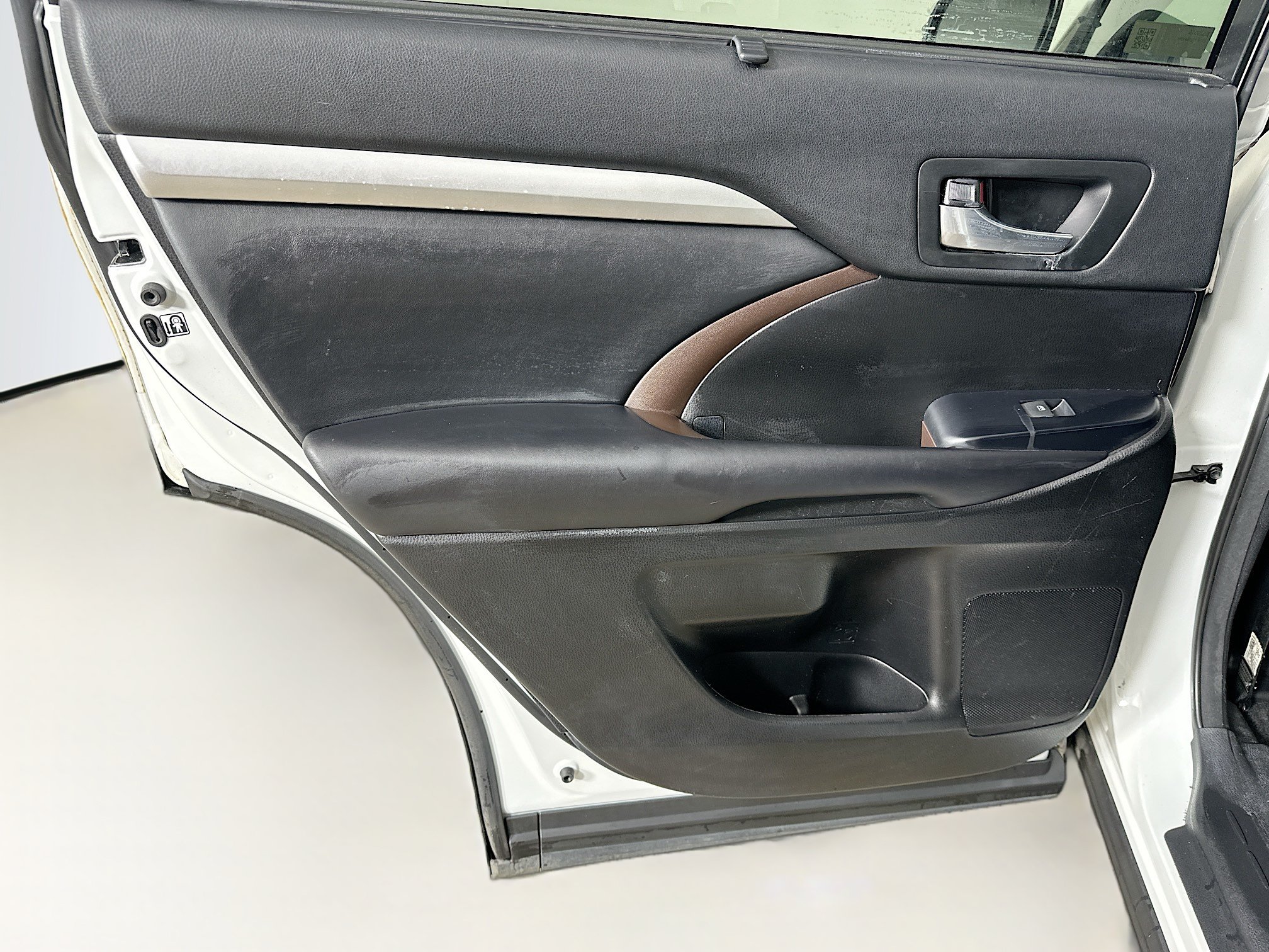 Used 2018 Toyota Highlander XLE FWD image 27