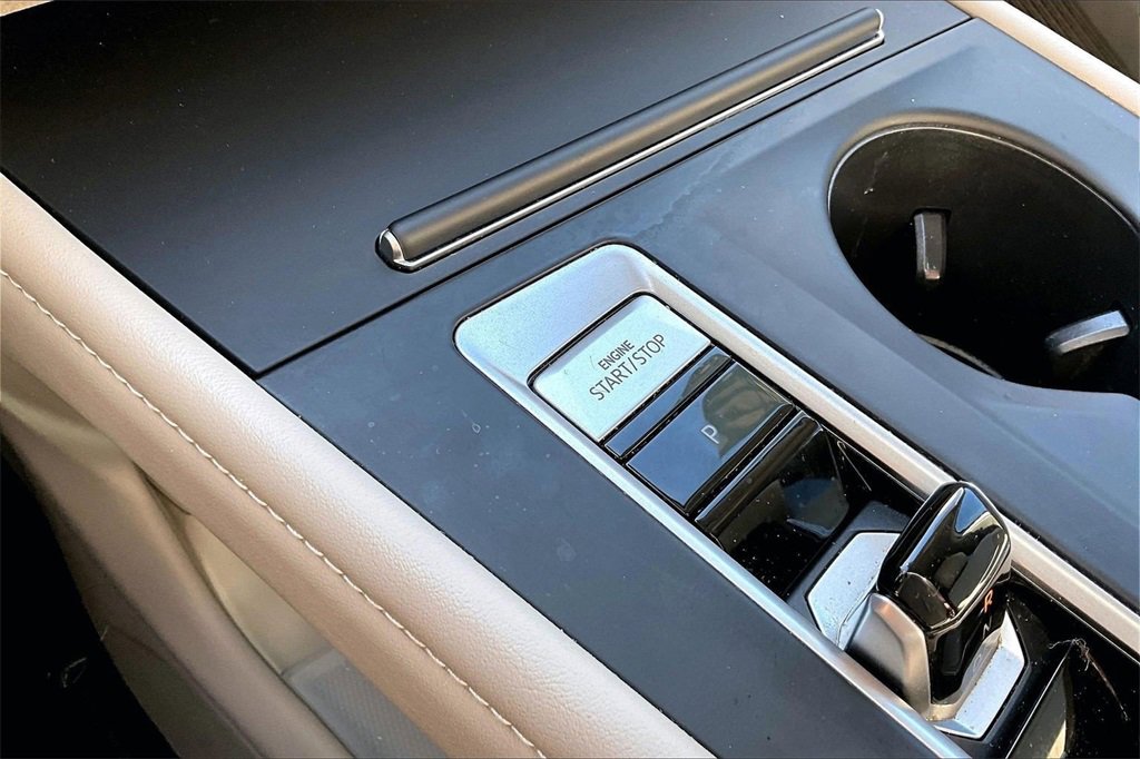 Certified 2024 Volkswagen Atlas SE image 29