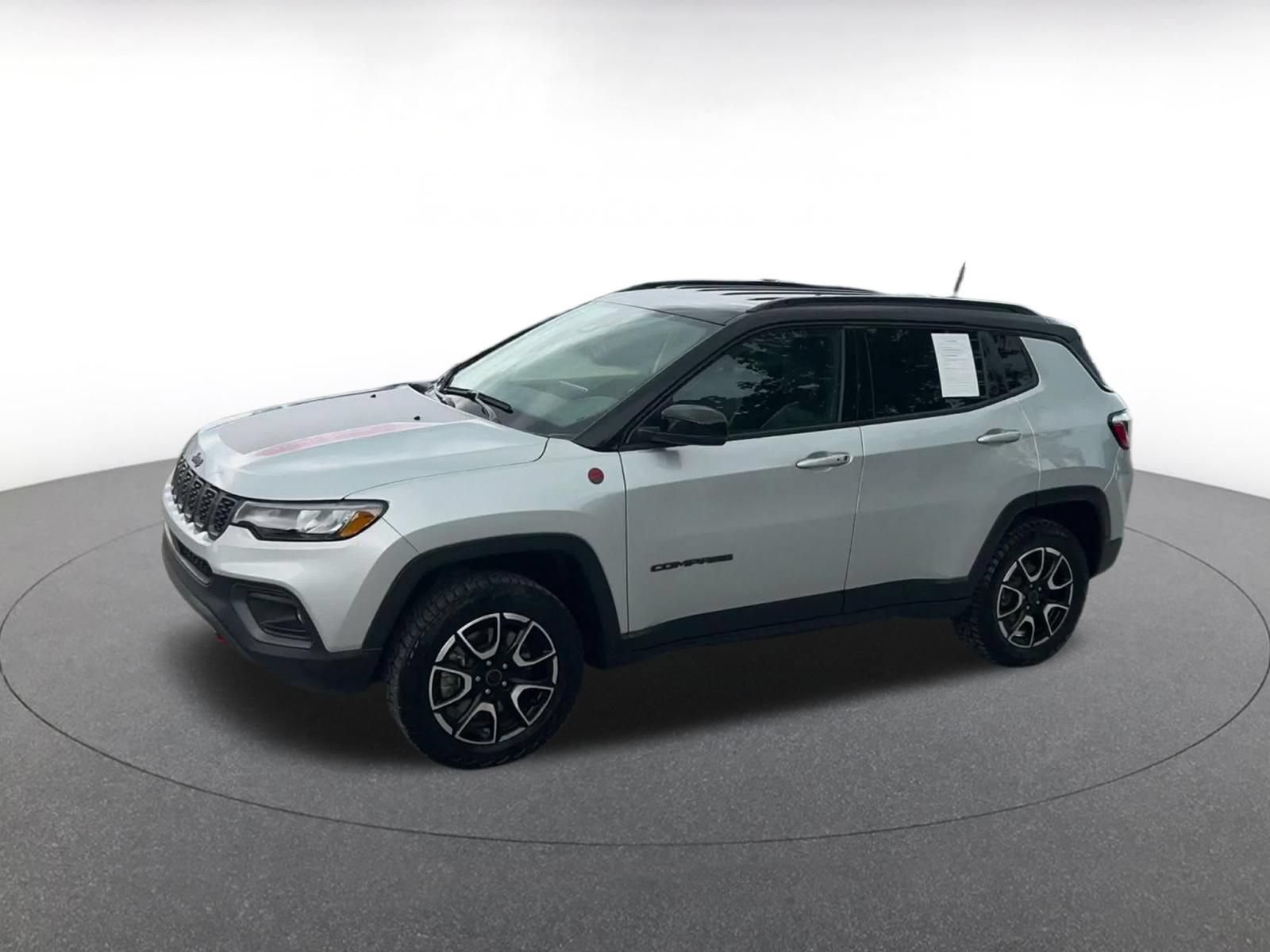 Used 2025 Jeep Compass Trailhawk AWD/4WD image 8