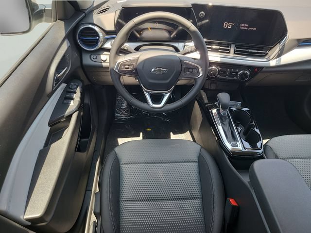 New 2026 Chevrolet Trax LT w/ Midnight Edition FWD image 17