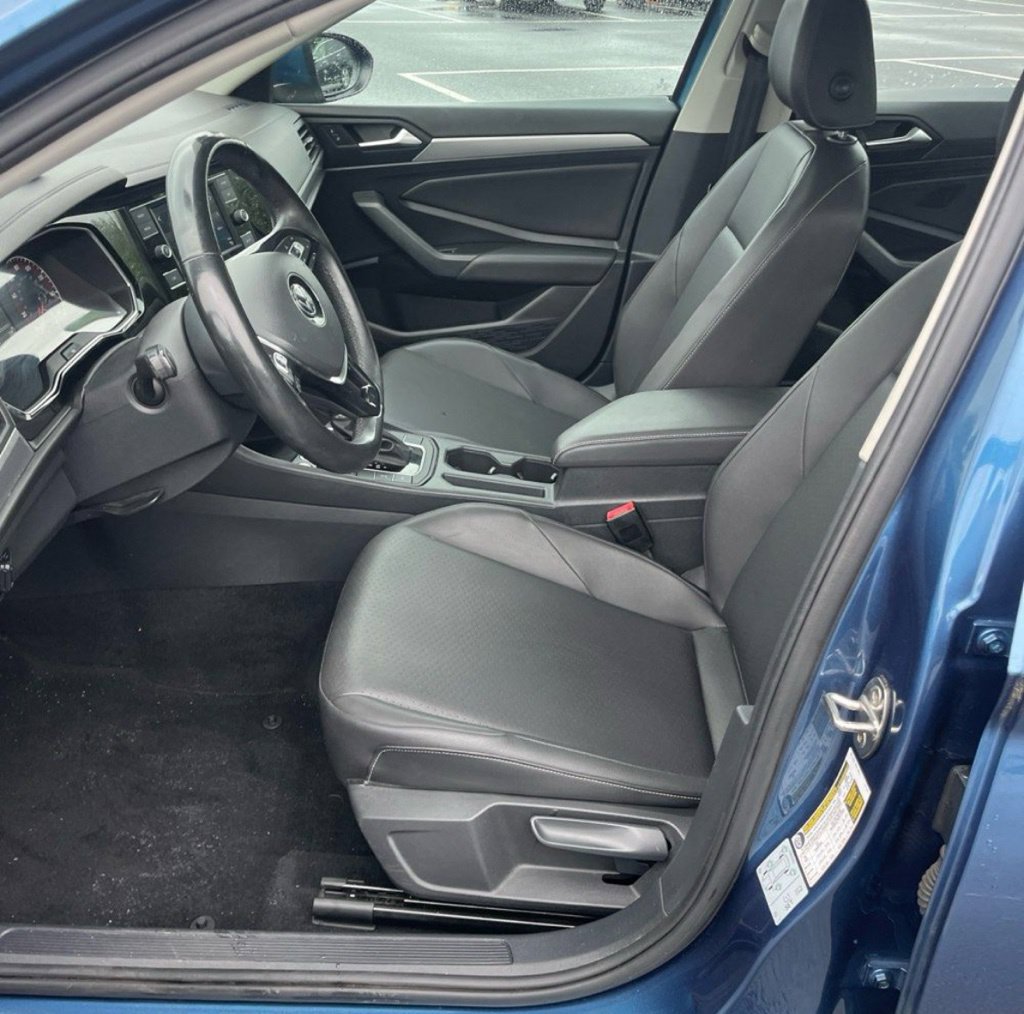 Used 2019 Volkswagen Jetta SE w/ Cold Weather Package FWD image 2
