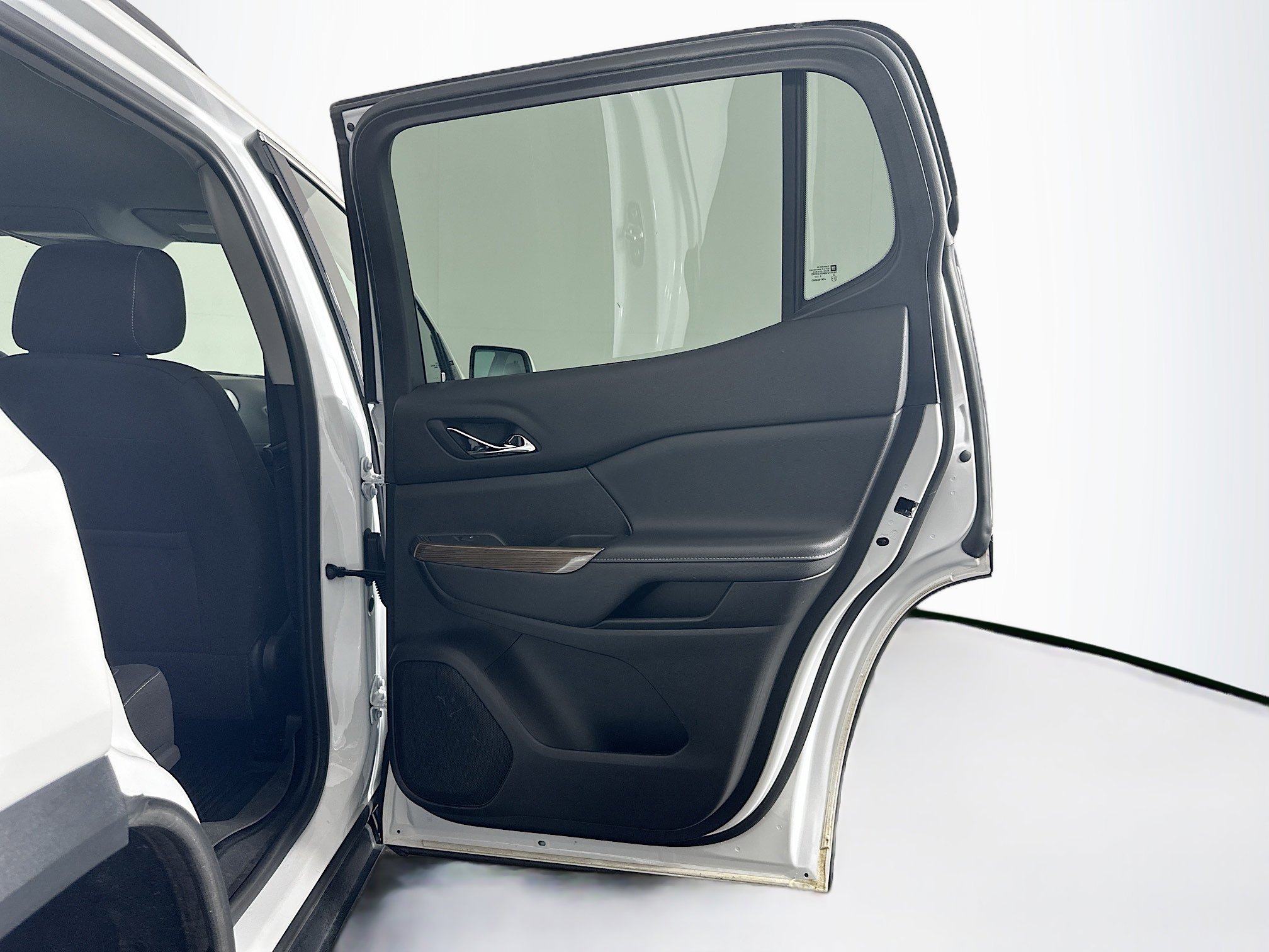 Used 2023 GMC Acadia SLE w/ Driver Convenience Package image 32