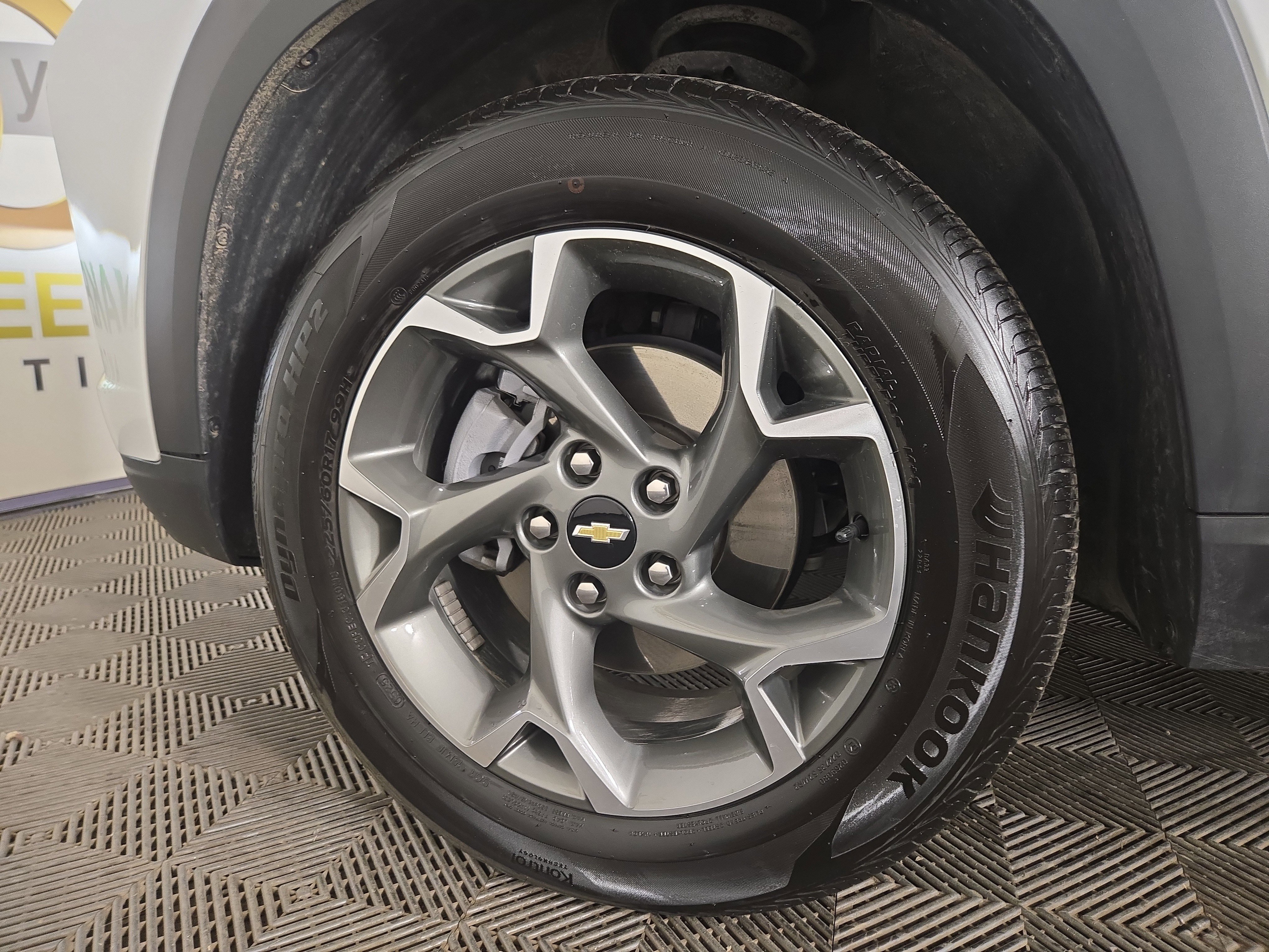 Used 2025 Chevrolet Trax LT w/ LT Convenience Package image 33