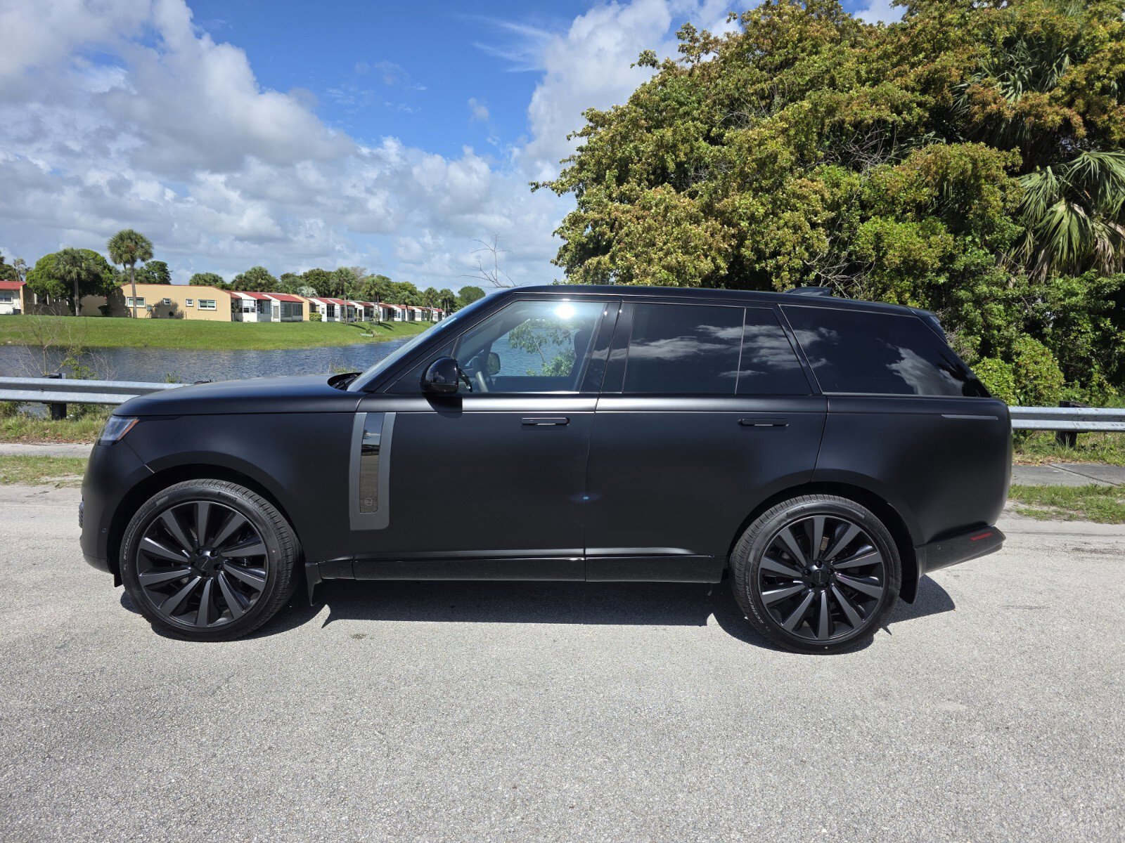 New 2026 Land Rover Range Rover SV AWD/4WD image 7