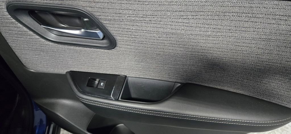 Used 2023 Nissan Rogue SV image 36