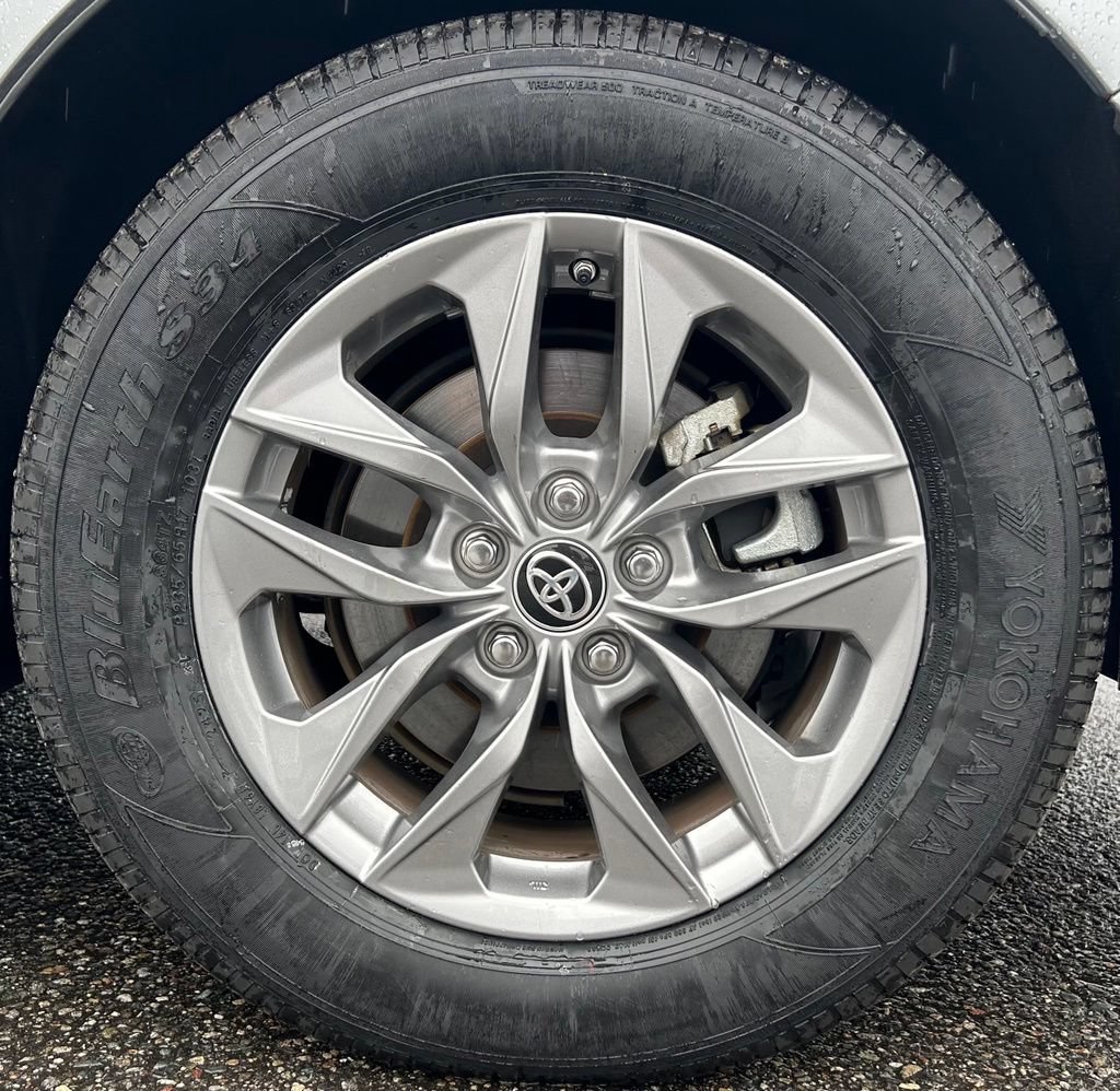 Certified 2024 Toyota Sienna LE AWD/4WD image 30