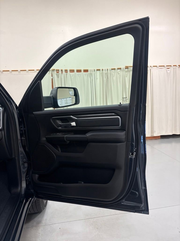 New 2026 RAM 1500 4x4 Crew Cab image 27