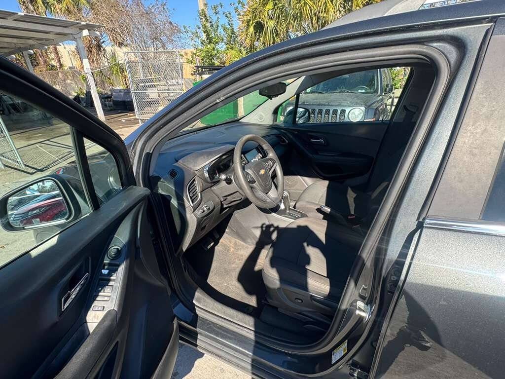 Used 2017 Chevrolet Trax LT FWD image 8