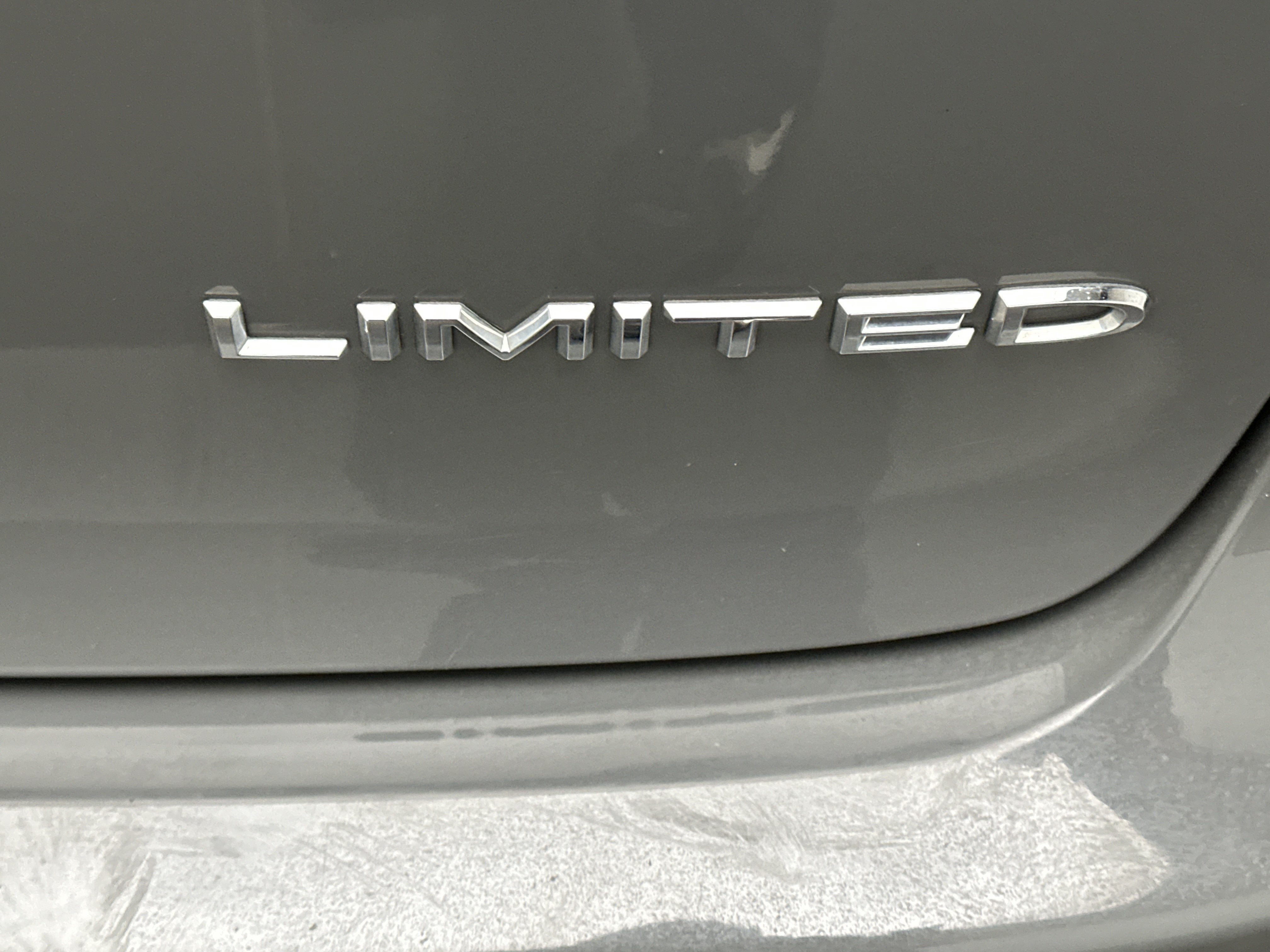 Used 2023 Chrysler Pacifica Limited FWD image 13