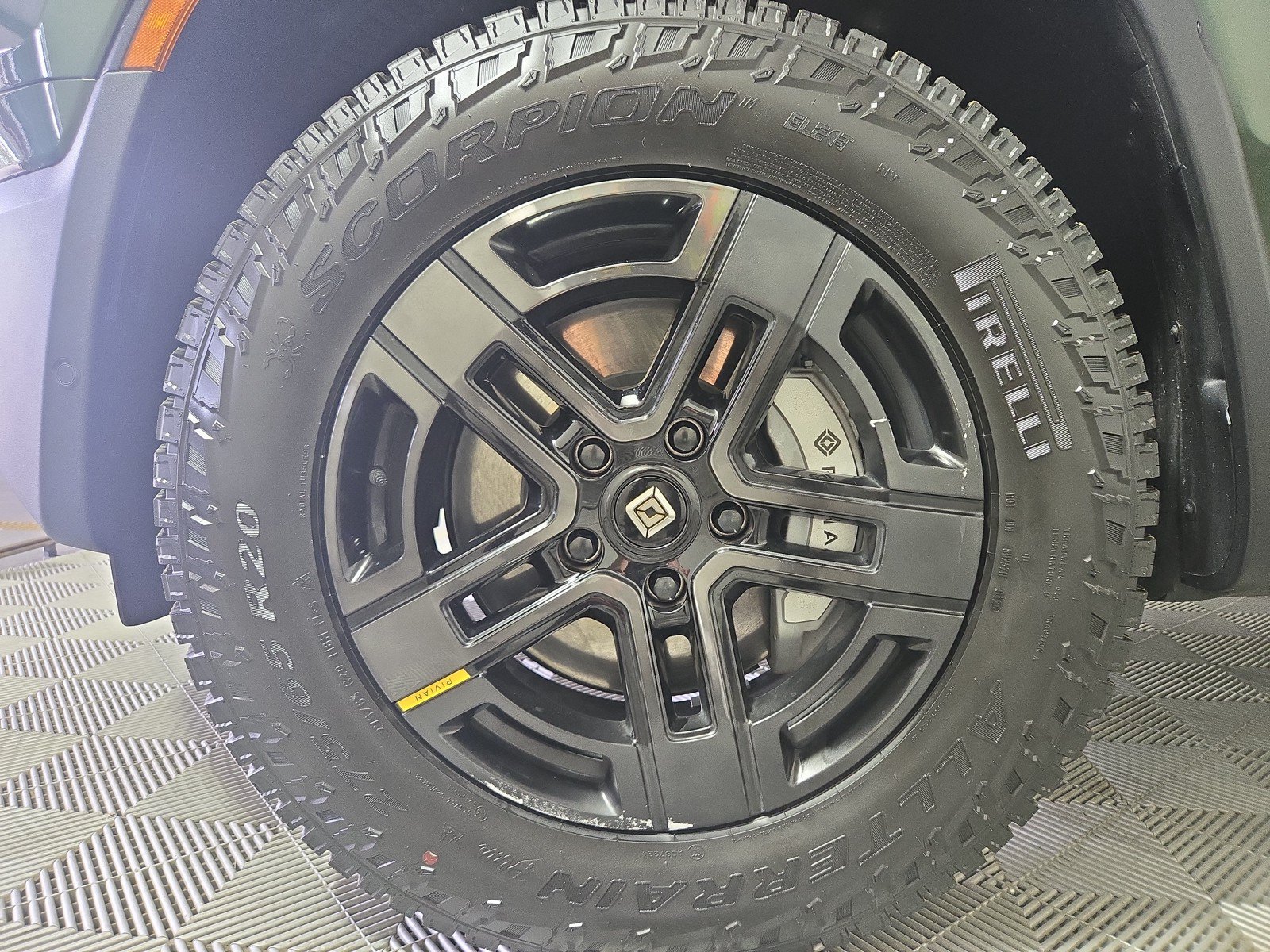 Used 2024 Rivian R1T Adventure AWD/4WD image 9